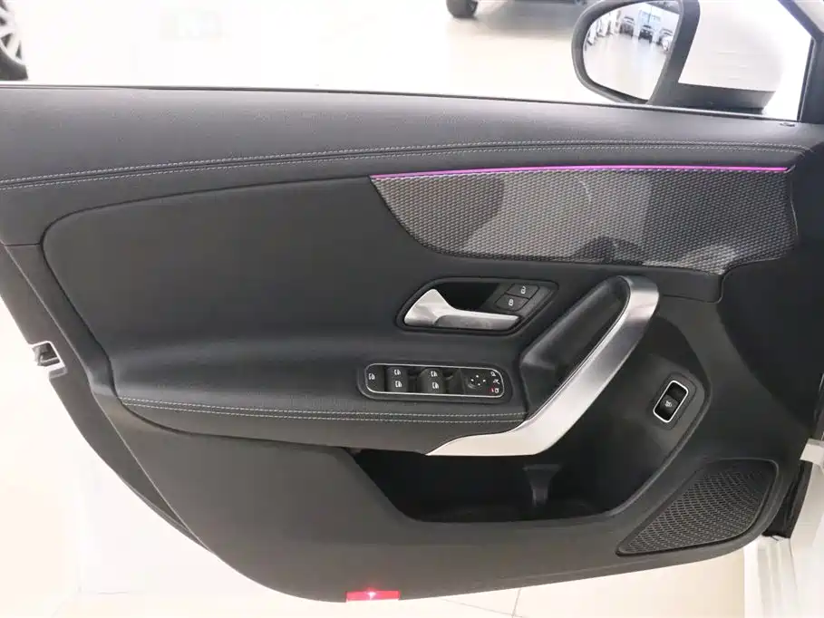 Mercedes-Benz A-Class 2022 A 200 L Sport Sedan Dynamic фото 11