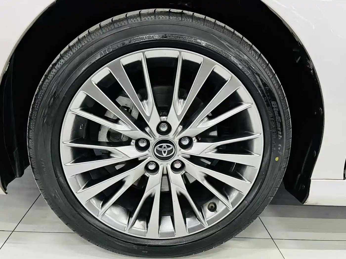 Toyota Camry 2018 Hybrid 2.5HG Luxury Edition фото 16