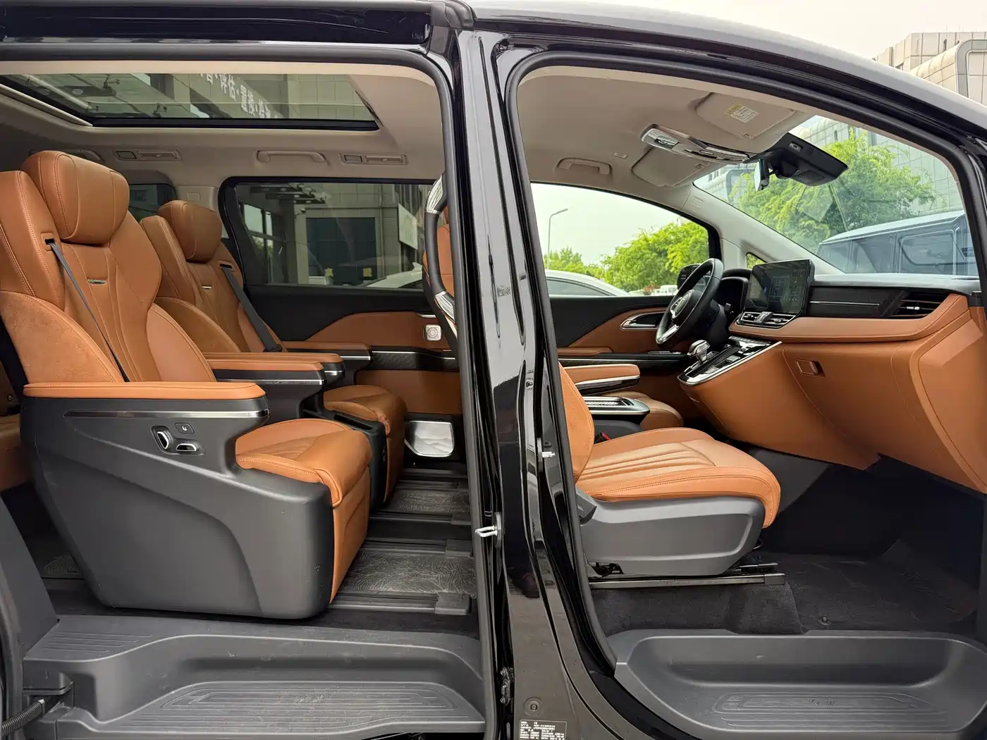 Hongqi HQ9 2023 2.0T Smart Connect Flag Joy Edition фото 28