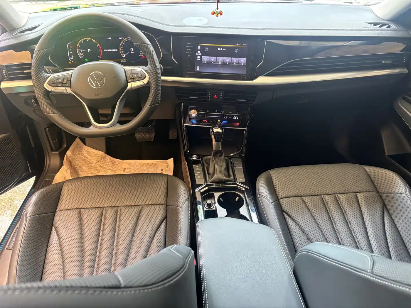 Volkswagen Passat 2024 380TSI Starlight Dragon Soaring Edition фото 10