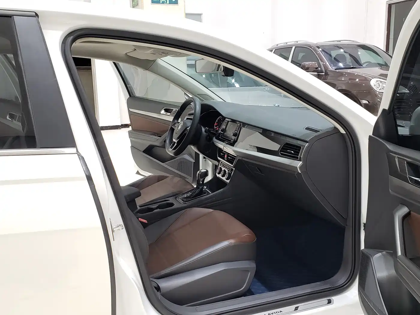 Volkswagen Lavida 2019 1.5L Automatic Comfort Edition China VI фото 16