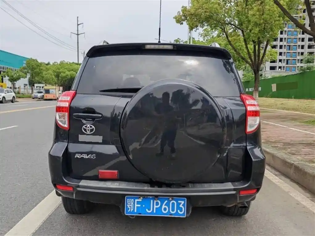Toyota RAV4 Rongfang 2011 2.0L Automatic Classic Edition фото 8