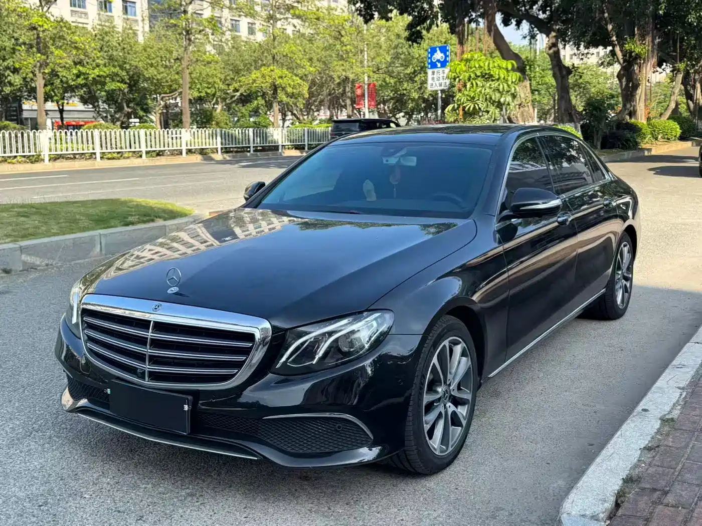 Mercedes-Benz E-Class 2019 E 300 L Luxury