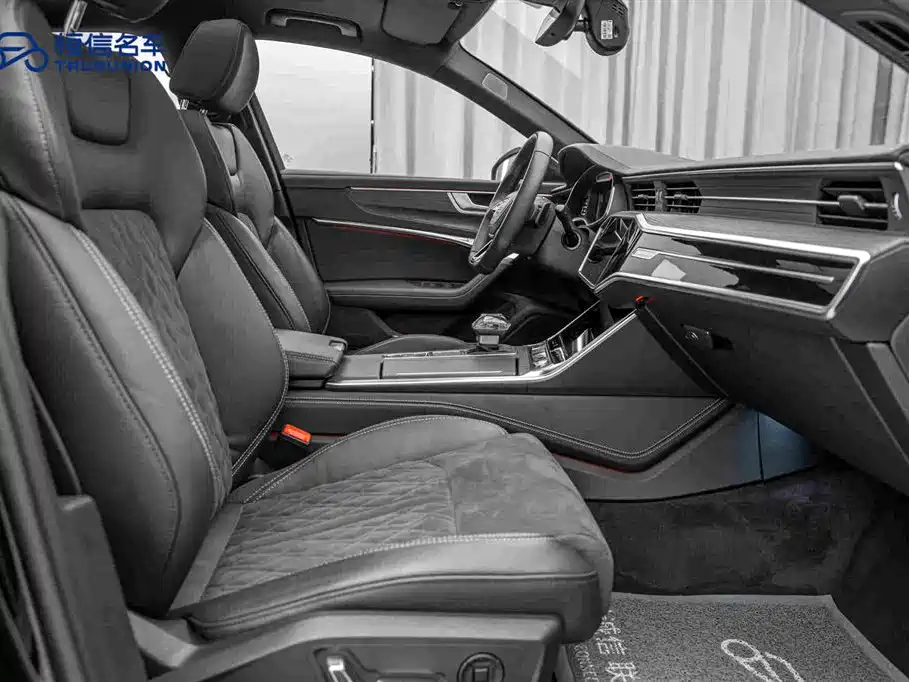 Фото 15 - Audi A6L