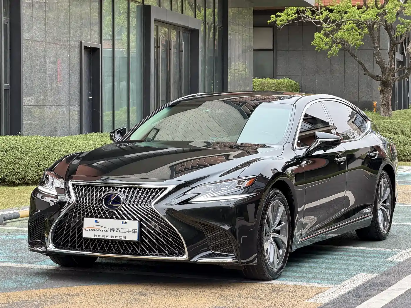 Lexus LS 2018 500h Excellence Edition China V