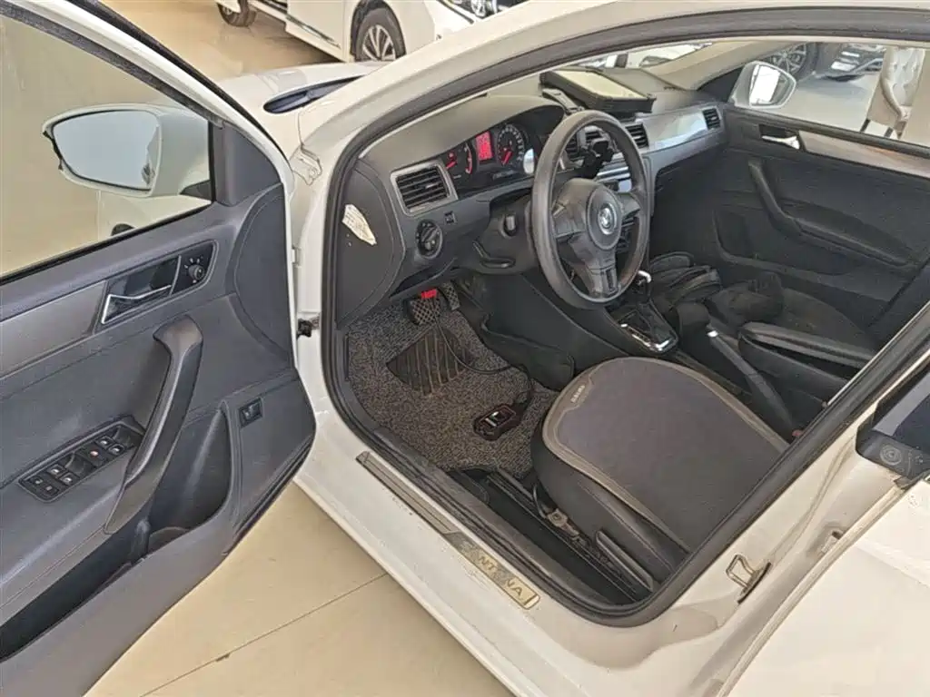 Volkswagen Santana 2015 1.6L Automatic Comfort Edition фото 16