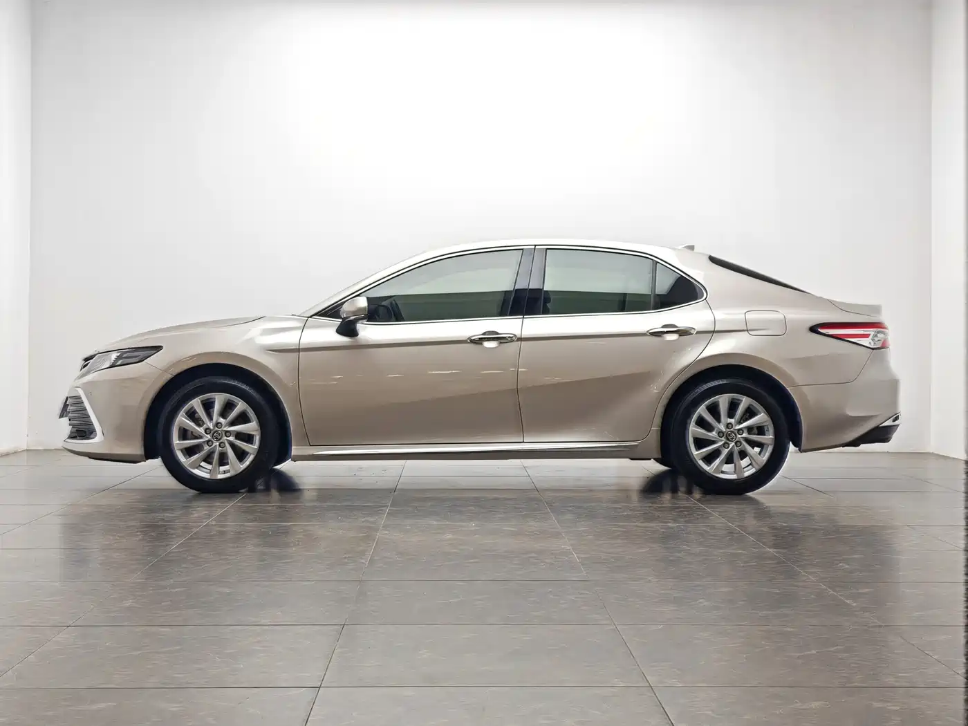 Toyota Camry 2023 2.0G Luxury Edition фото 10
