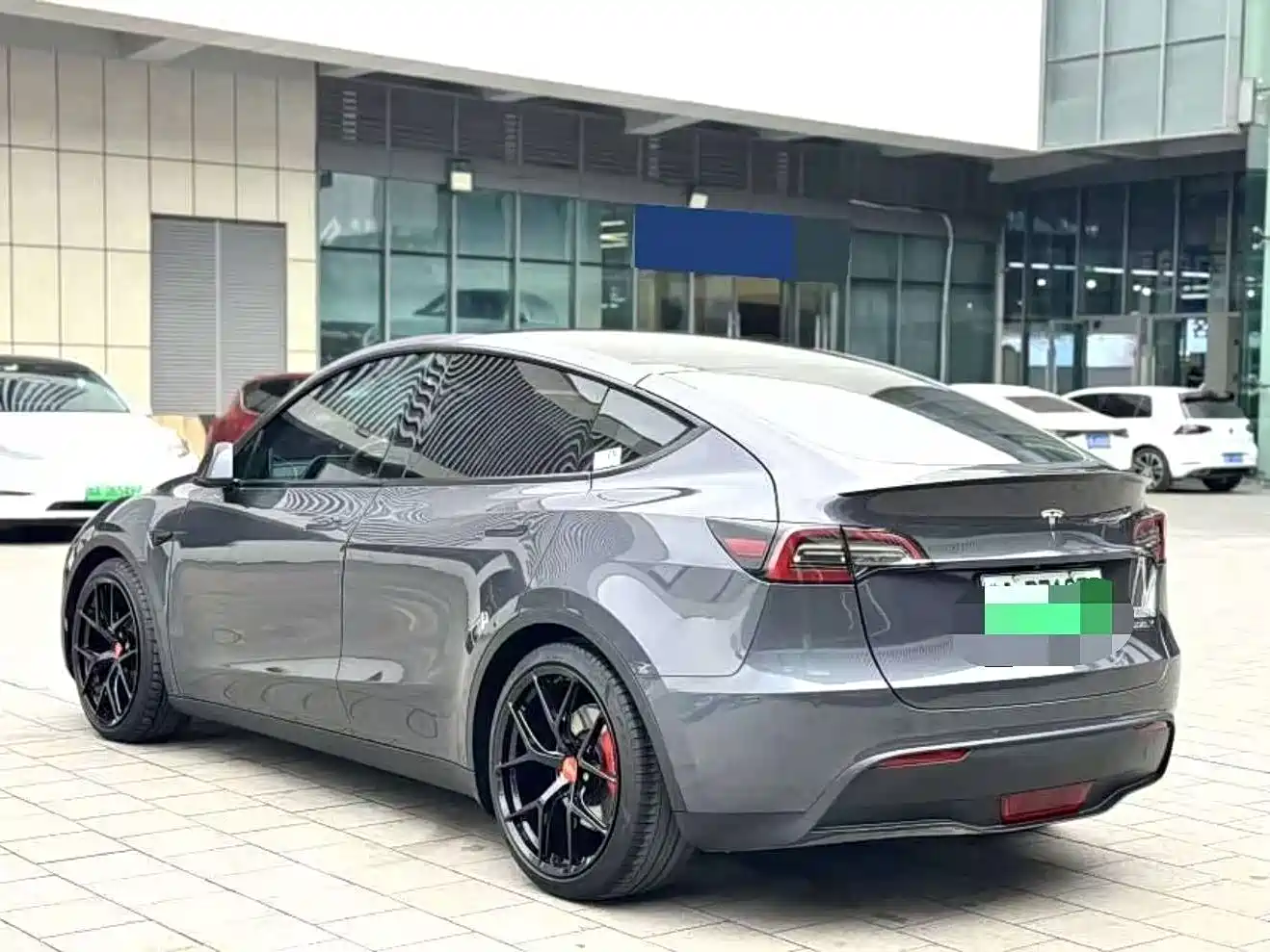 TESLA MODEL Y
