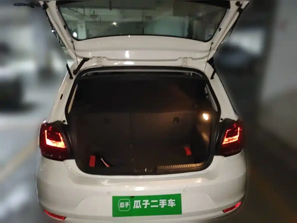 Volkswagen Polo 2014 1.6L Automatic Comfort Edition фото 10