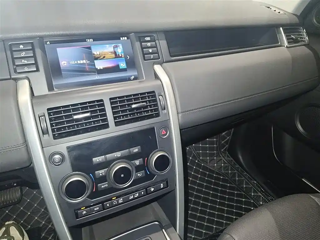Land Rover Discovery Sport 2017 2.0T SE фото 6