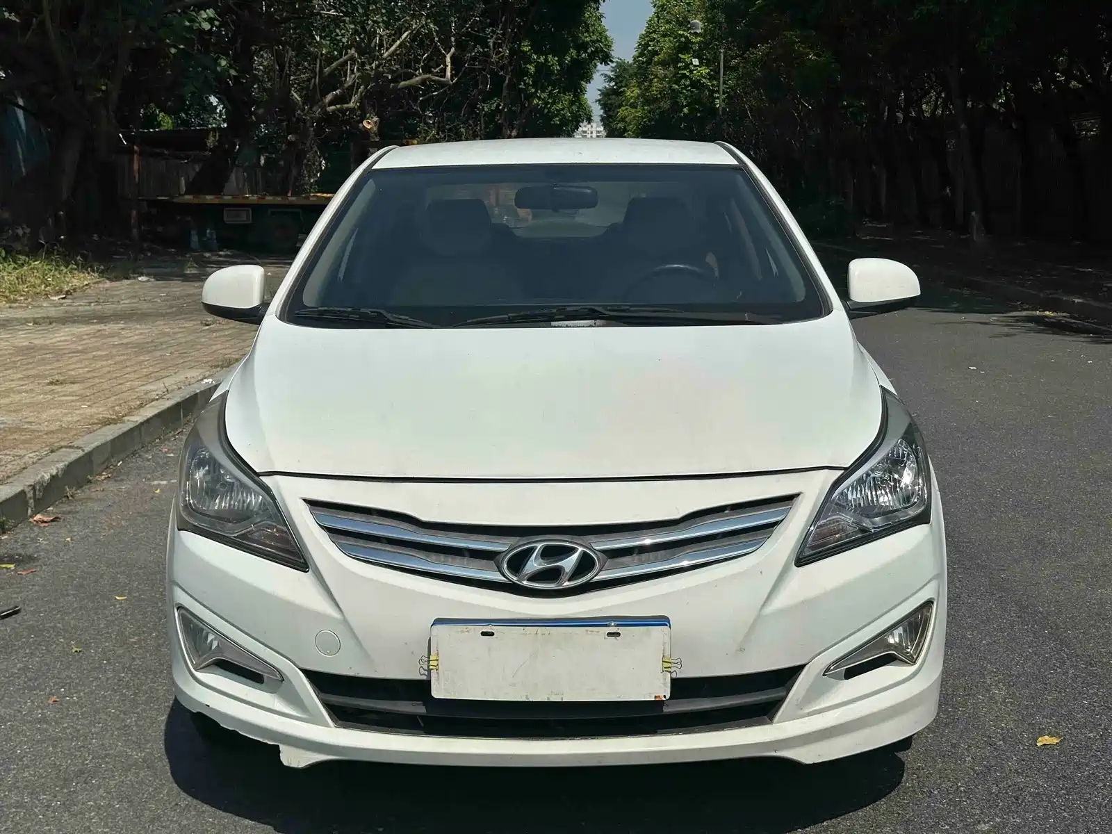 Photo 2 - Hyundai Verna