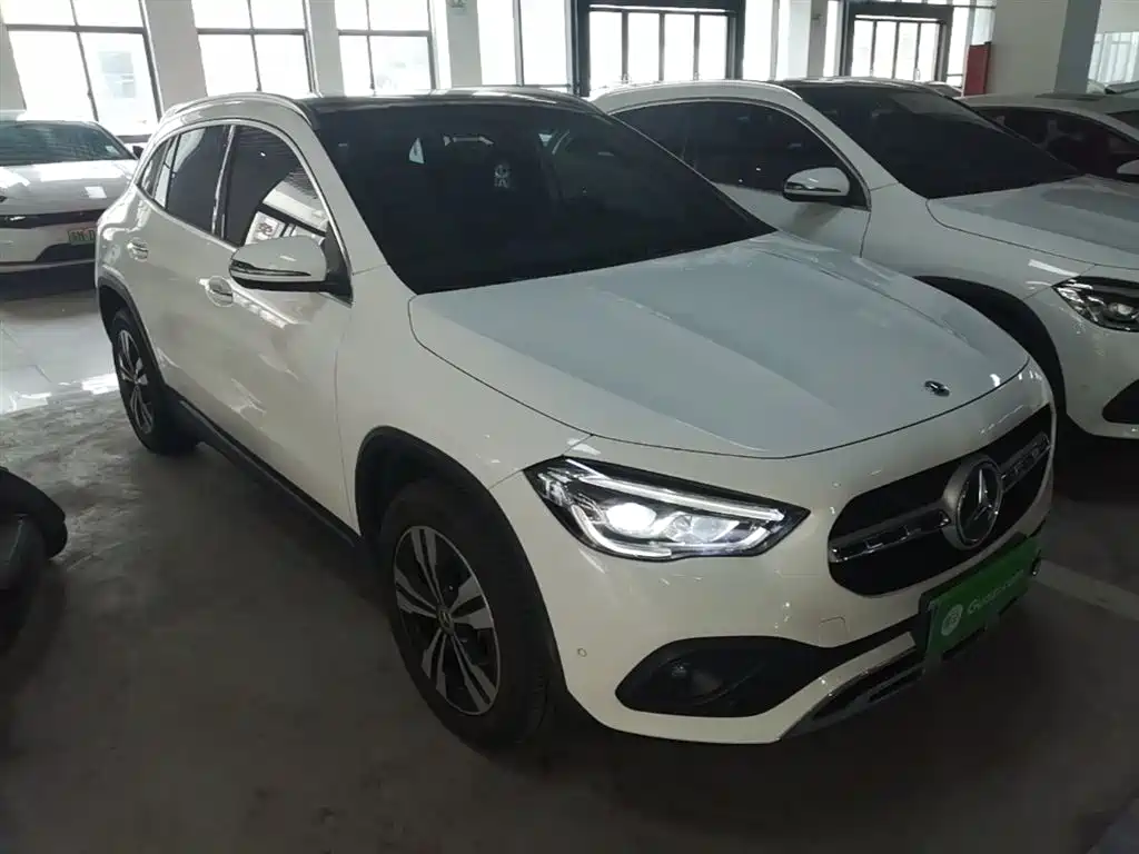 MERCEDES-BENZ GLA