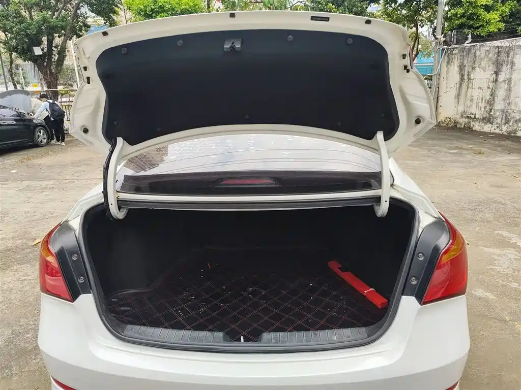 Hyundai Mistra 2014 1.8L Auto Smart GLS фото 19