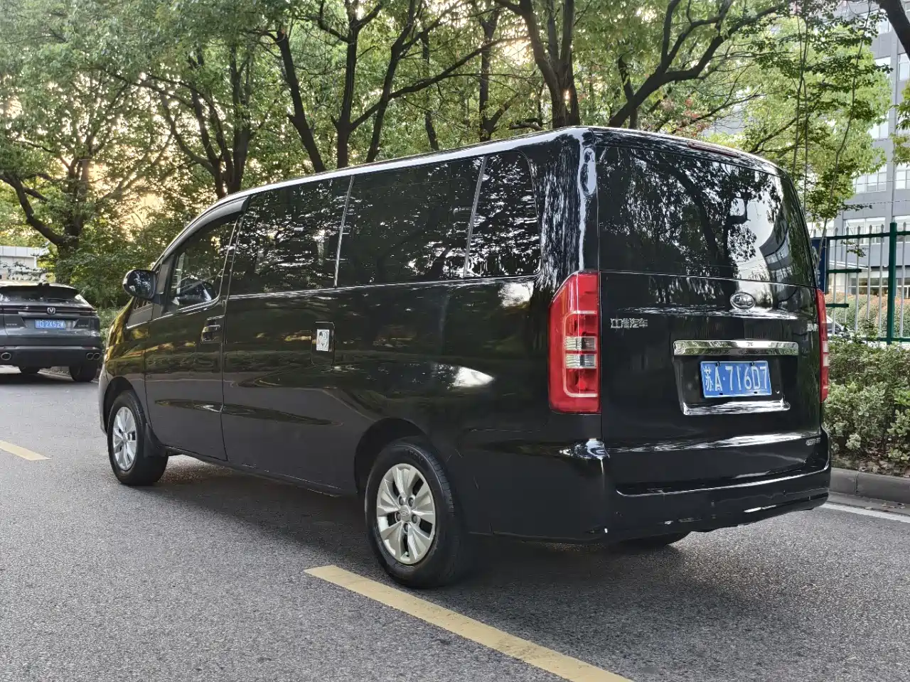 JAC Refine M3 2023 2023 PLUS 1.8L 9-seater Comfort CNG