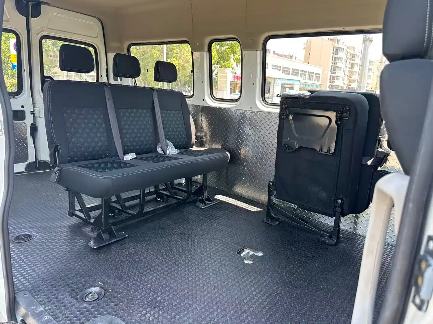 SAIC Maxus Xintu V80 2016 2.5T Manual Aoyun Tong China IV Long Wheelbase Medium Roof 7-seater фото 9