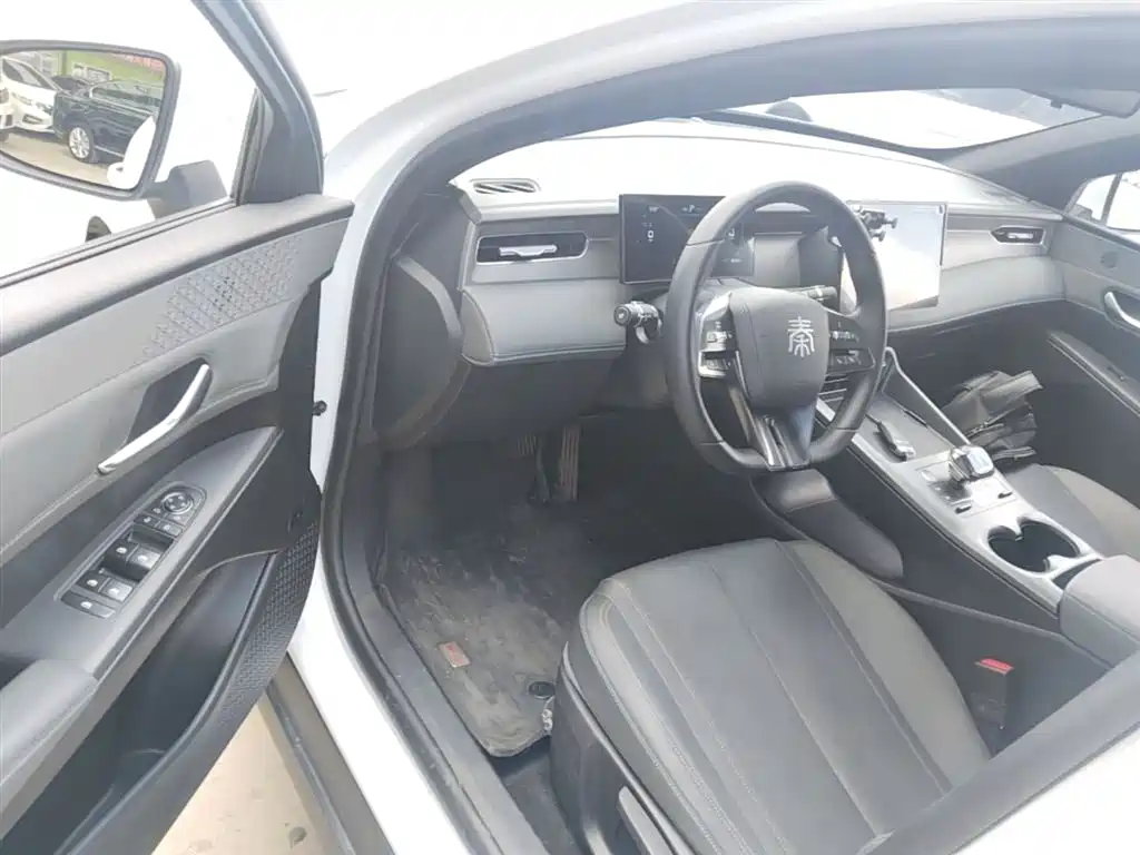 BYD Qin PLUS 2025 DM-i Smart Drive 55KM Leader фото 16