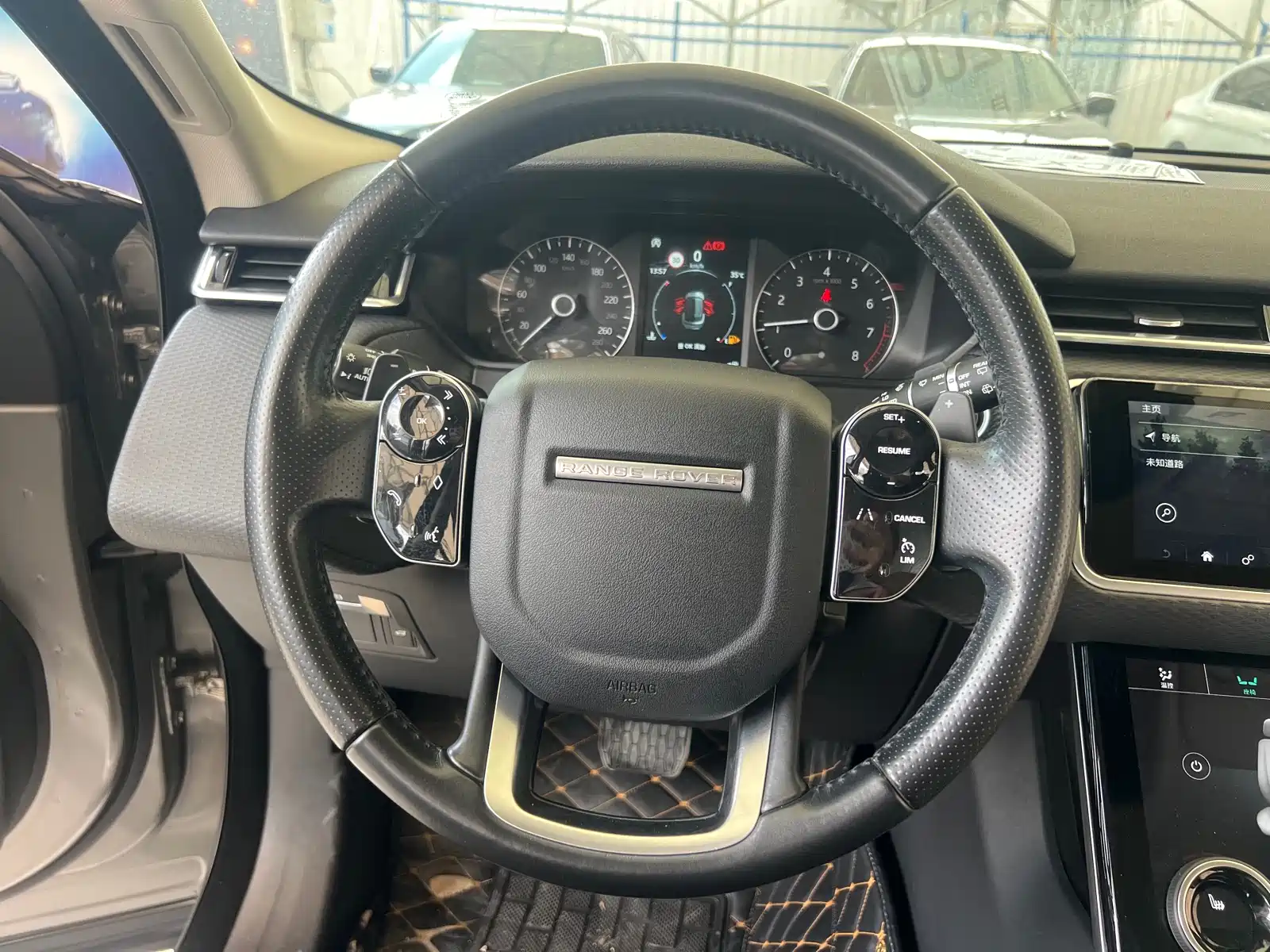 Фото 25 - Land Rover Range Rover Velar
