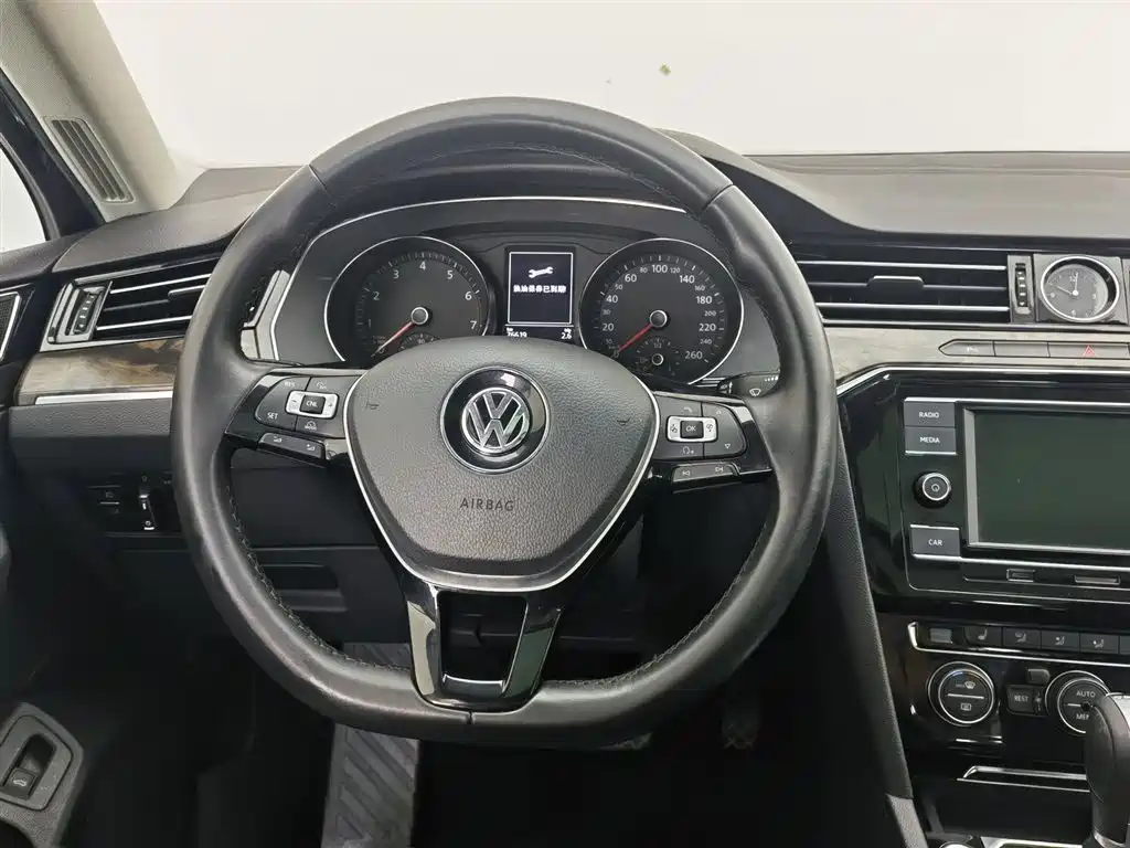 Volkswagen Magotan 2018 Facelift 330TSI DSG Luxury фото 11