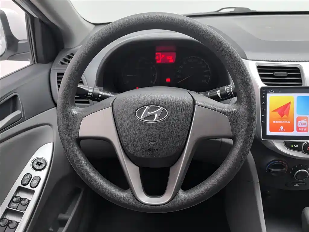 Hyundai Verna 2016 1.4L Automatic Smart GLS фото 11