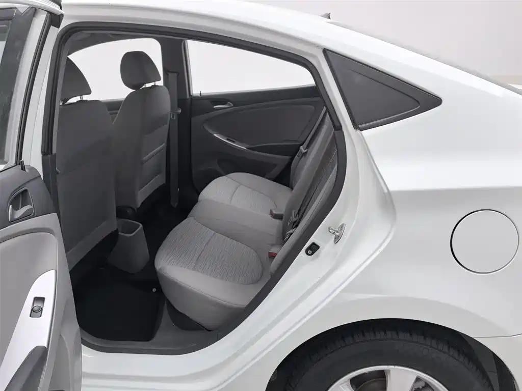 Hyundai Verna 2016 1.4L Automatic Smart GLS фото 15