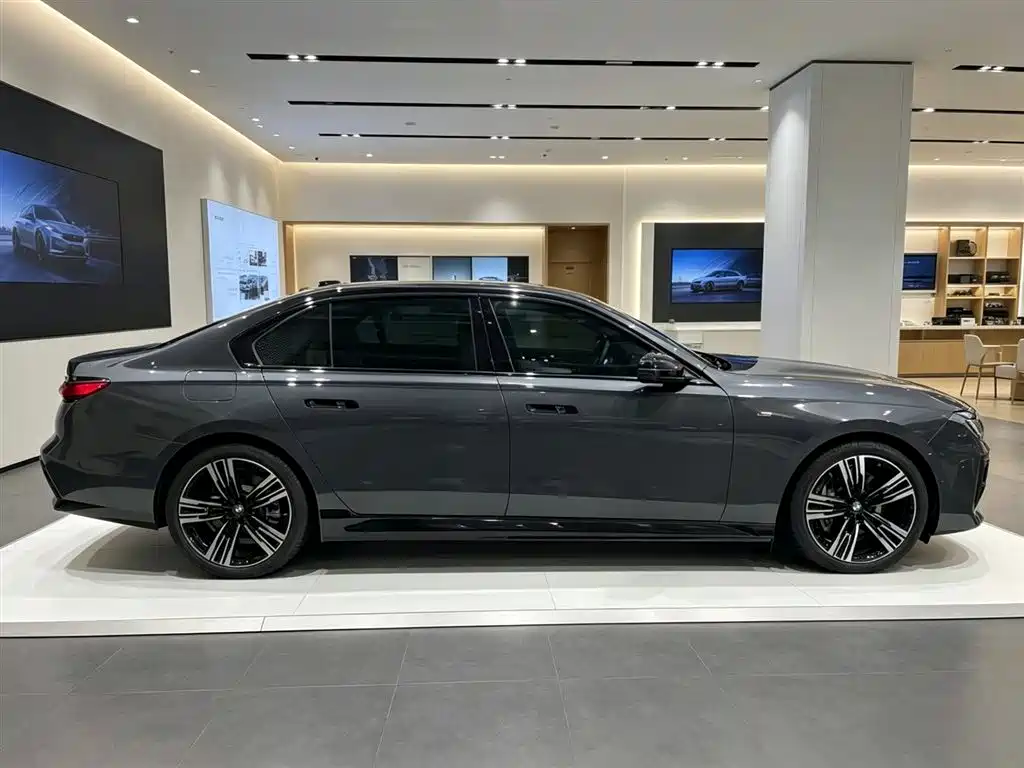 BMW i7 2023 Model xDrive60L M Sport Package фото 4