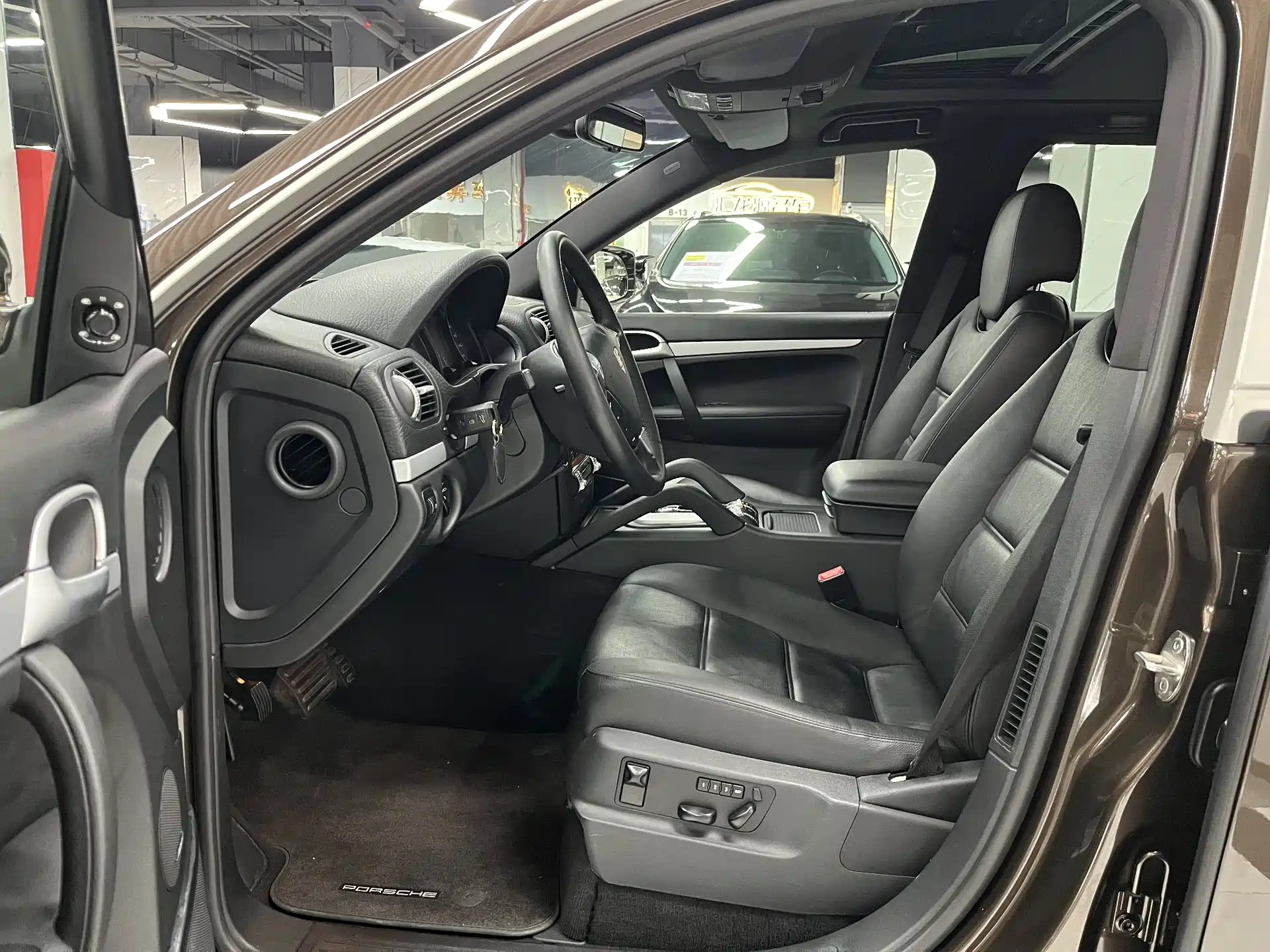 Photo 14 - Porsche Cayenne
