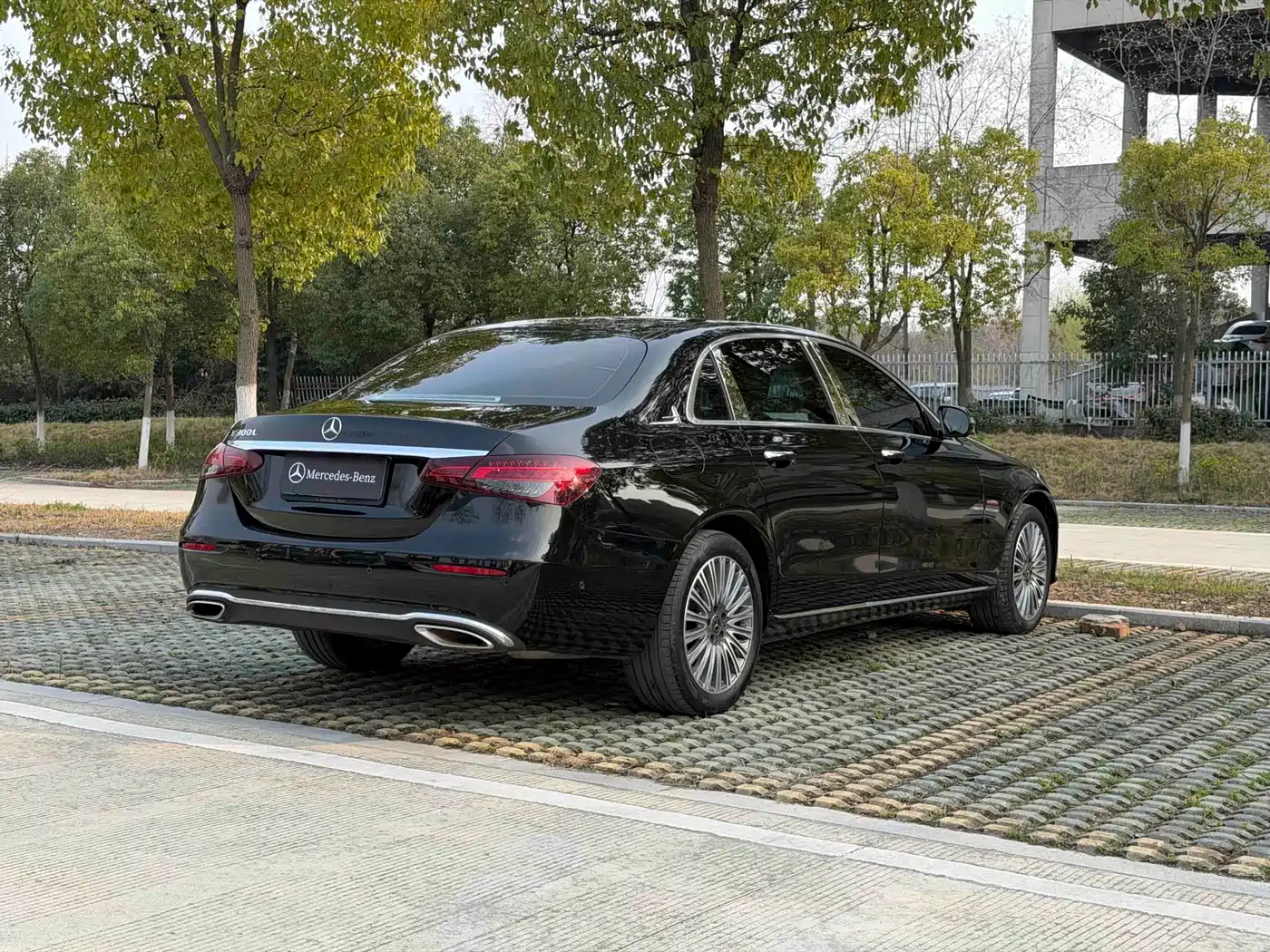 Mercedes-Benz E-Class 2023 E 300 L Fashion фото 5