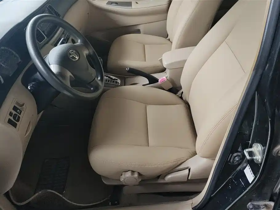 Toyota Corolla 2013 1.6L Automatic Luxury фото 9
