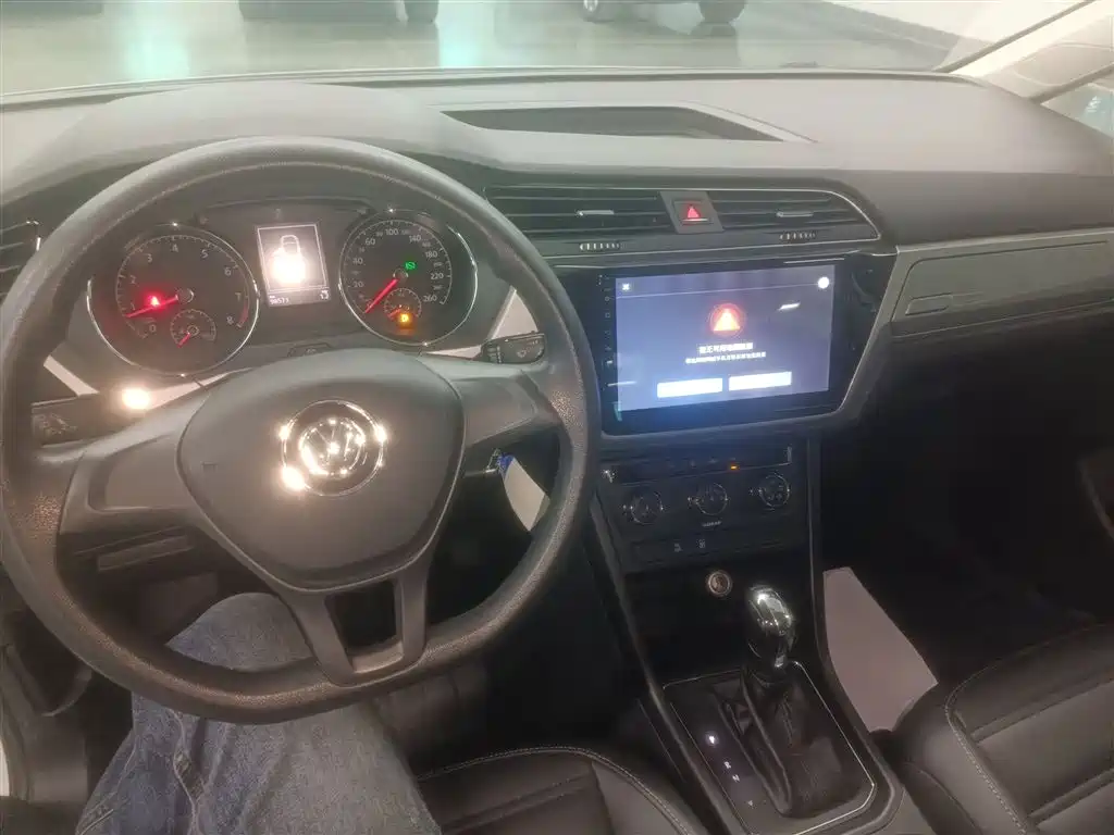 Volkswagen Touran 2018 Touran L 280TSI DSG Trendline 7-seater China V фото 10