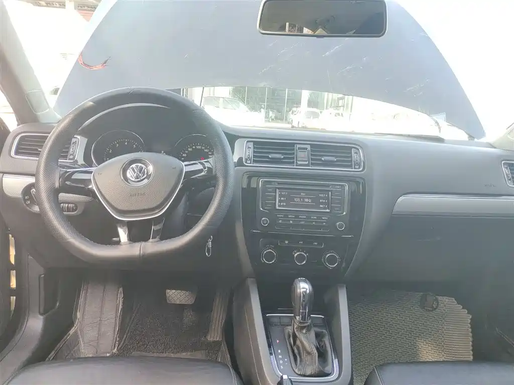 Volkswagen Sagitar 2015 230TSI Automatic Comfort фото 6