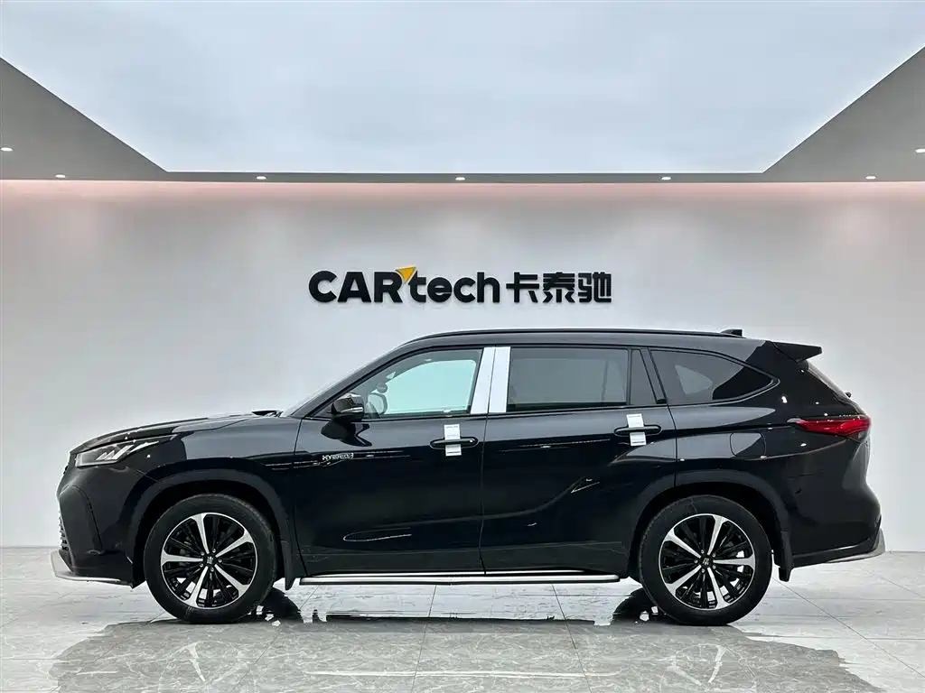 Toyota Crown Kluger 2021 2.5L HEV 4WD Premium фото 2