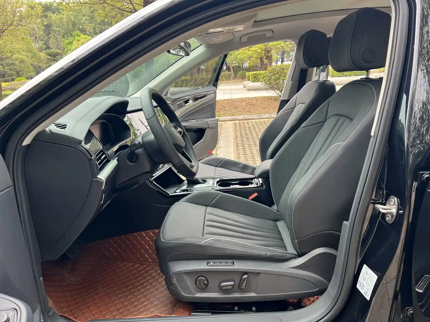 Volkswagen Passat 2024 380TSI Elite Edition фото 5