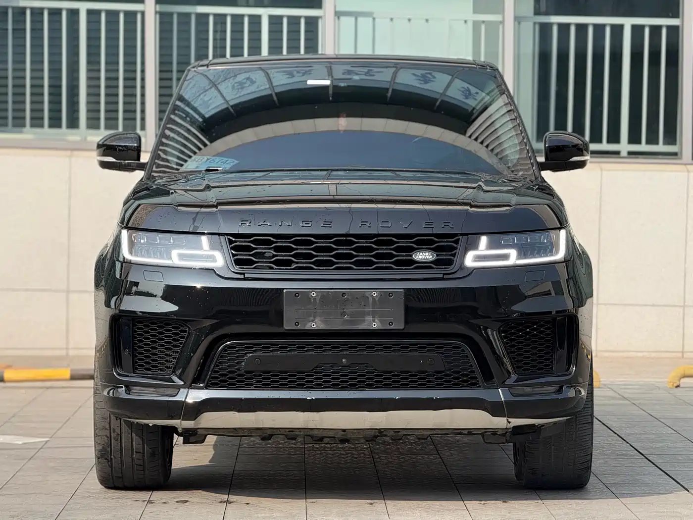 Land Rover Range Rover Sport 2022 3.0 L6 Gloss Black Edition фото 2