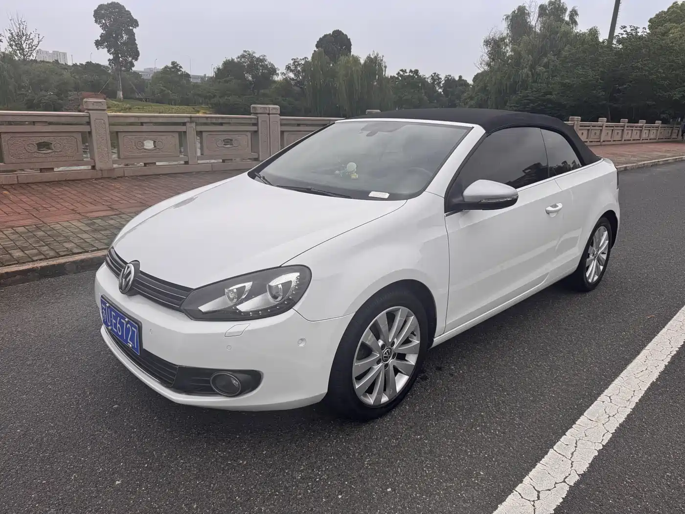 Volkswagen Golf (Import) 2012 1.4TSI Luxury Convertible Edition фото 2