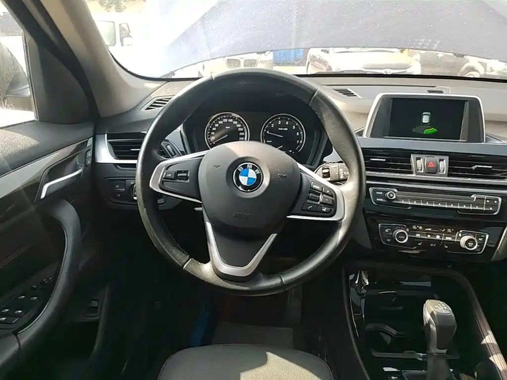 BMW X1 2018 sDrive18Li Premium Model фото 7