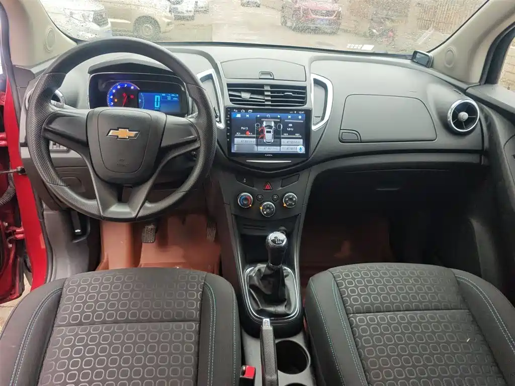 Chevrolet Trax 2016 1.4T Manual 2WD Comfort Sunroof Edition фото 8