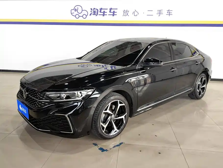Volkswagen Passat 2023 Facelift 330TSI Starlight Luxury Edition