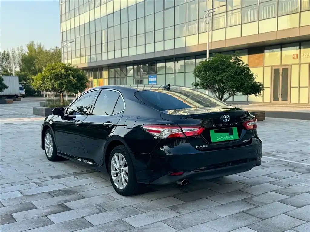 Toyota Camry 2021 Hybrid 2.5HGVP Leading Edition фото 3