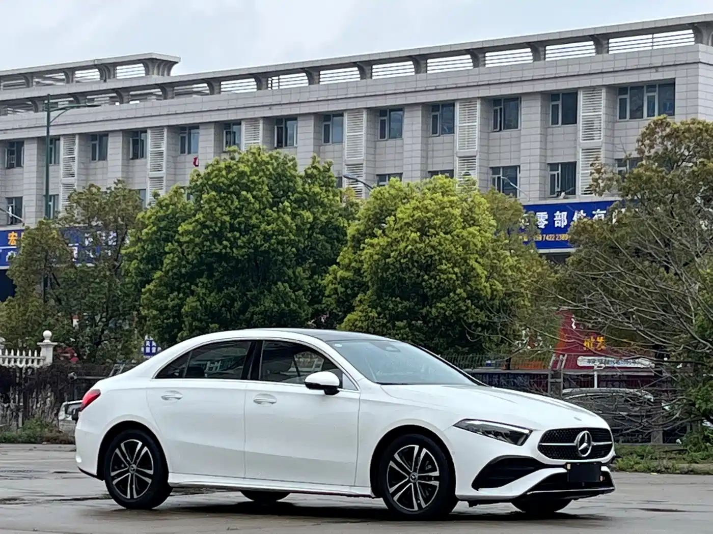 Mercedes-Benz A-Class 2024 A 200 L Fashion Edition фото 3