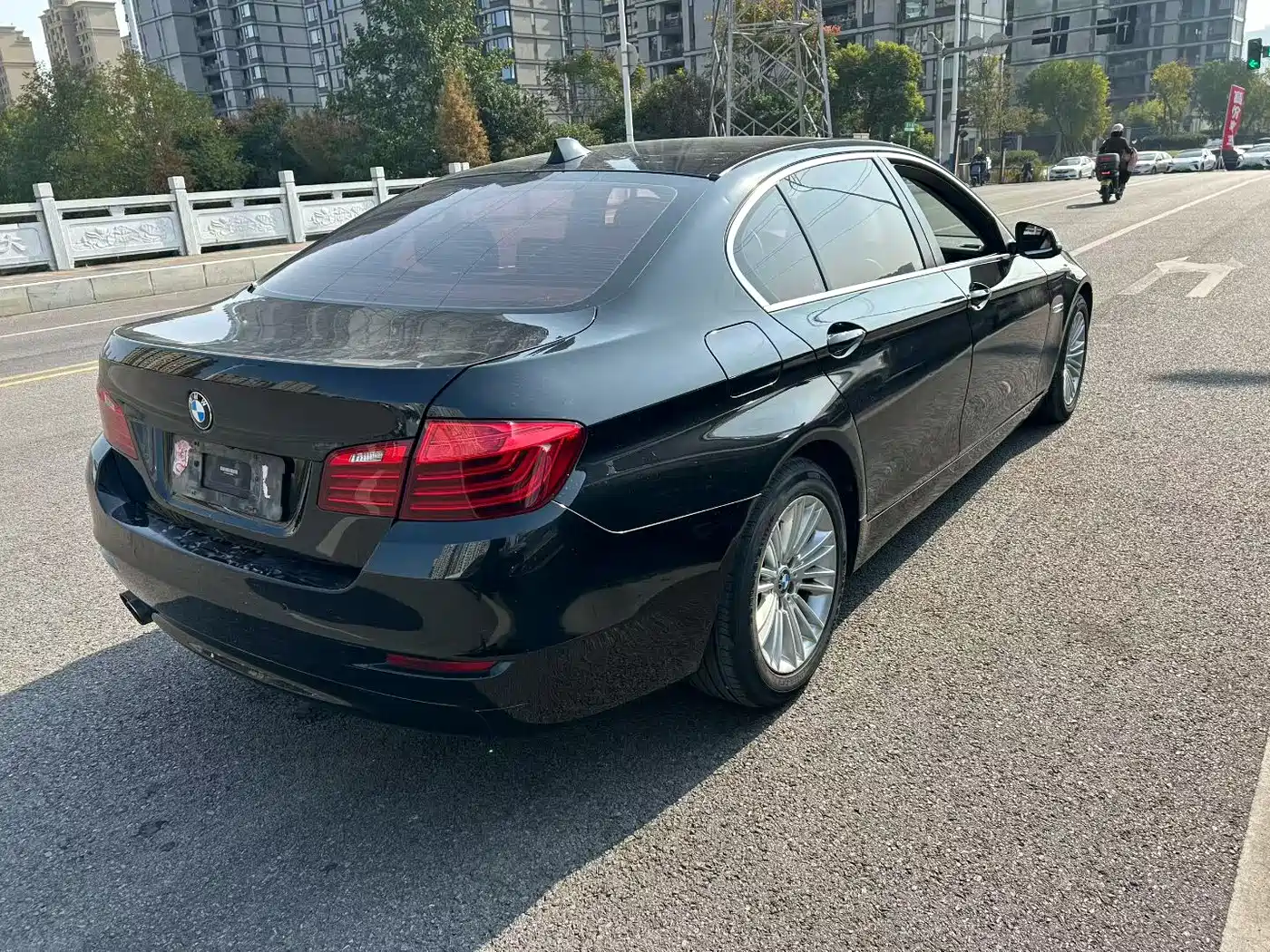 BMW 5 Series 2014 525Li Leading фото 4