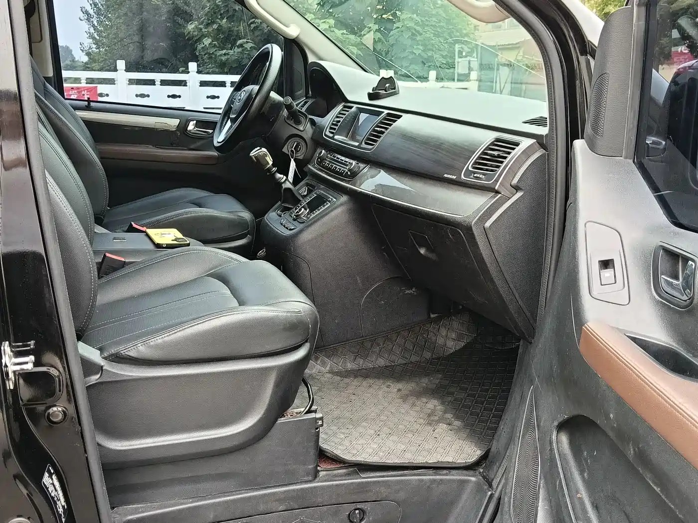 SAIC Maxus Maxus G10 2021 2.0T Manual Elite Edition Diesel 7-Seater фото 12