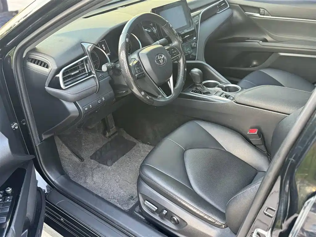 Toyota Camry 2021 Hybrid 2.5HGVP Leading Edition фото 6
