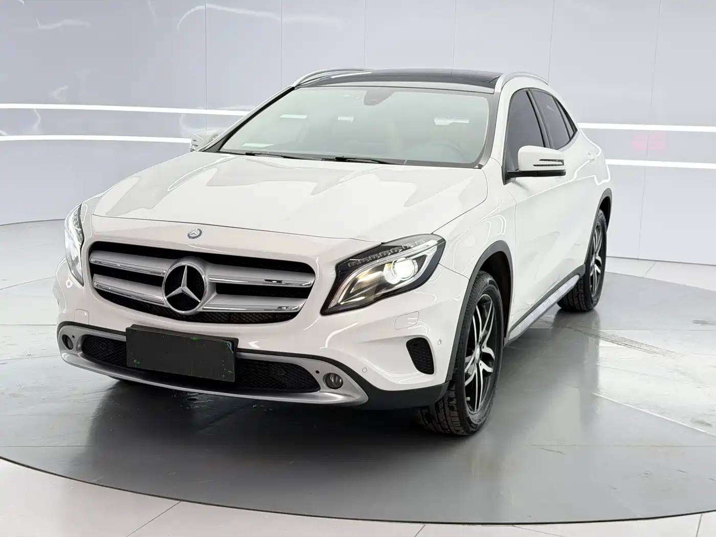 MERCEDES-BENZ GLA