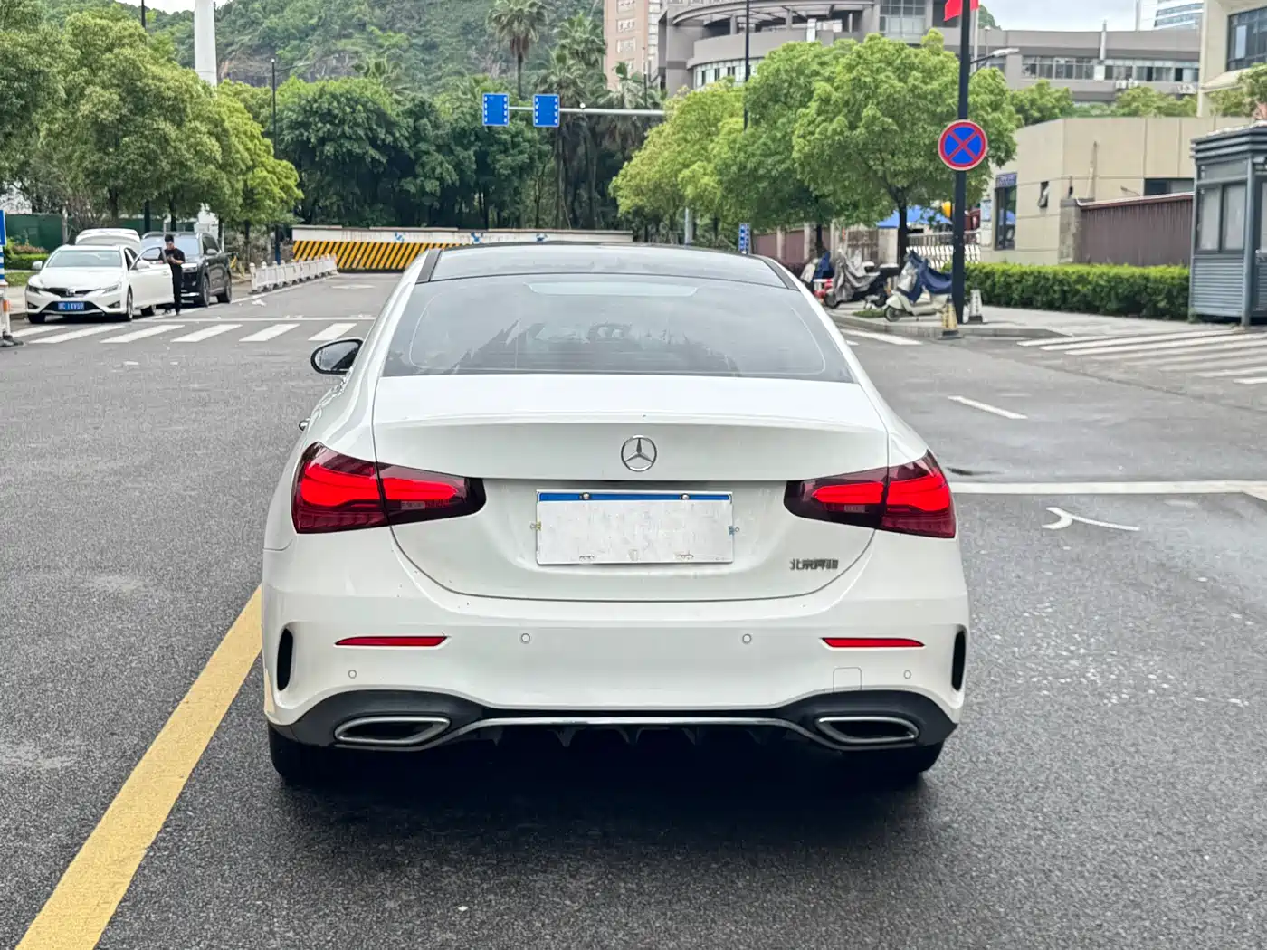 Mercedes-Benz A-Class 2024 A 200 L Fashion Edition фото 15