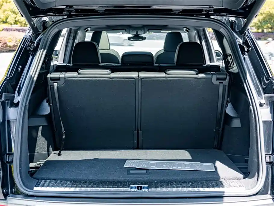 Audi Q6 2023 45 TFSI quattro Uniform Clouds Flying Rider Package фото 23