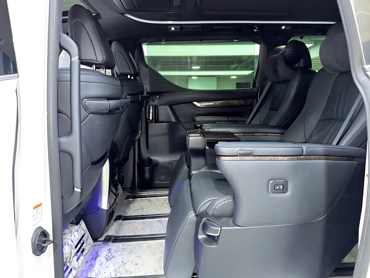 Toyota Alphard 2021 Hybrid 2.5L Premium фото 18