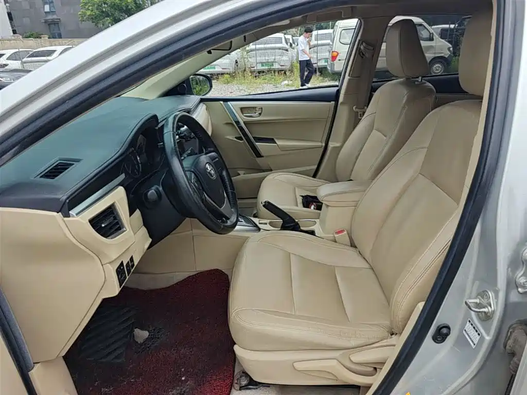 Toyota Corolla 2014 1.6L CVT GL-i Leather Edition фото 15