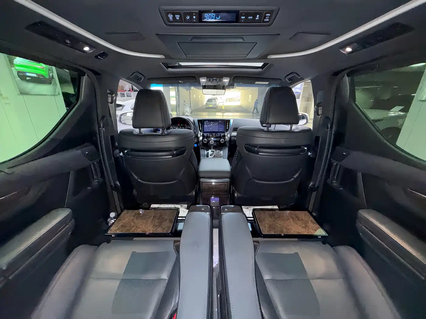 Toyota Alphard 2021 Hybrid 2.5L Premium фото 19
