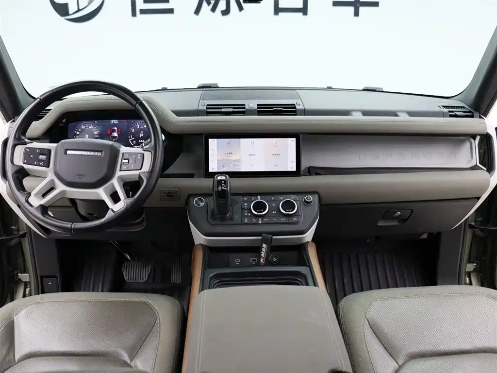 Land Rover Defender 2021 110 P400 SE фото 14