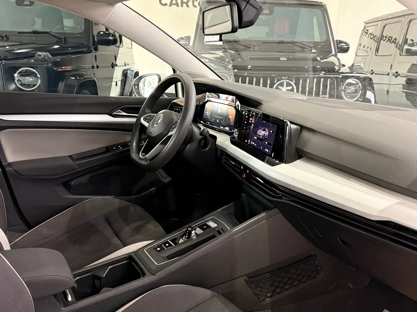 Volkswagen Golf 2023 Model 200TSI DSG фото 9
